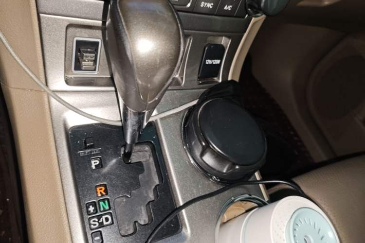Used Toyota Highlander 2012 2.7L Two-Wheel Drive 7-Seater Luxury Edition Gear Lever