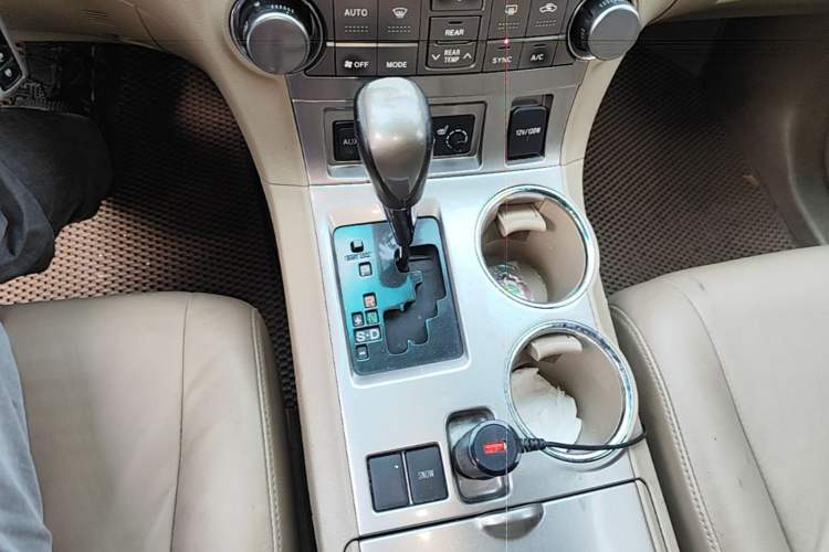 Used Toyota Highlander 2012 2.7L Two-Wheel Drive 7-Seater Luxury Edition Gear Lever