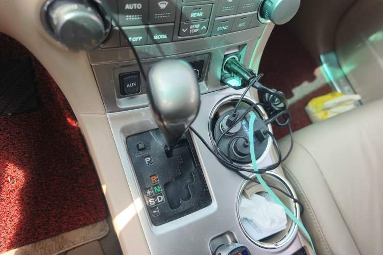 Used Toyota Highlander 2012 2.7L Two-Wheel Drive 7-Seater Luxury Edition Gear Lever