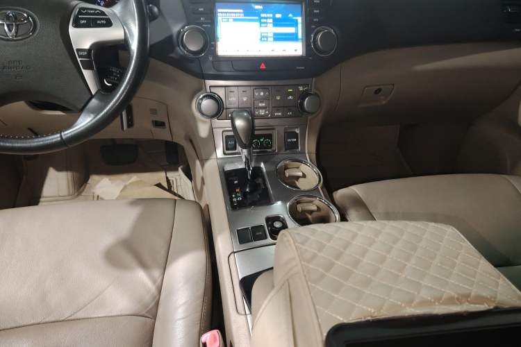 Used Toyota Highlander 2012 2.7L Two-Wheel Drive 7-Seater Luxury Edition Gear Lever