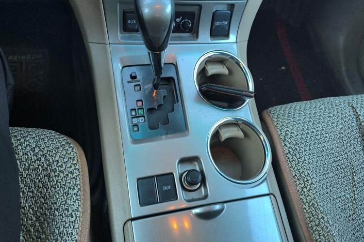 Used Toyota Highlander 2012 2.7L Two-Wheel Drive 7-Seater Luxury Edition Gear Lever