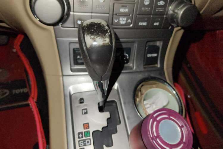 Used Toyota Highlander 2012 2.7L Two-Wheel Drive 7-Seater Luxury Edition Gear Lever