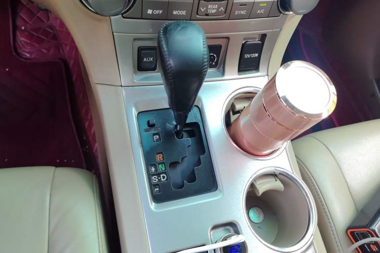 Used Toyota Highlander 2012 2.7L Two-Wheel Drive 7-Seater Luxury Edition Gear Lever