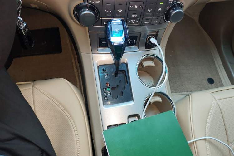 Used Toyota Highlander 2012 2.7L Two-Wheel Drive 7-Seater Luxury Edition Gear Lever