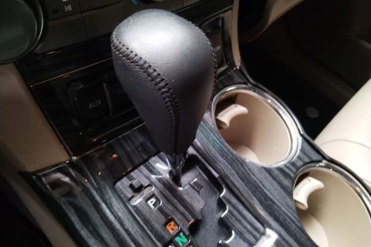 Used Toyota Highlander 2012 2.7L Two-Wheel Drive 5-Seater Sport Edition Gear Lever