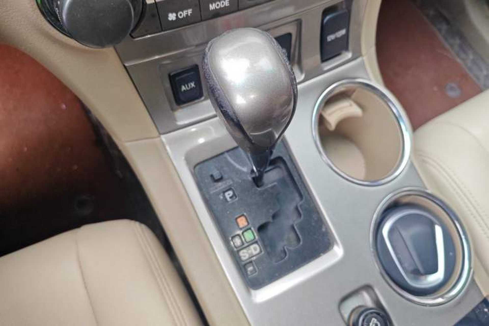 Used Toyota Highlander 2012 2.7L Two-Wheel Drive 7-Seater Luxury Edition Gear Lever
