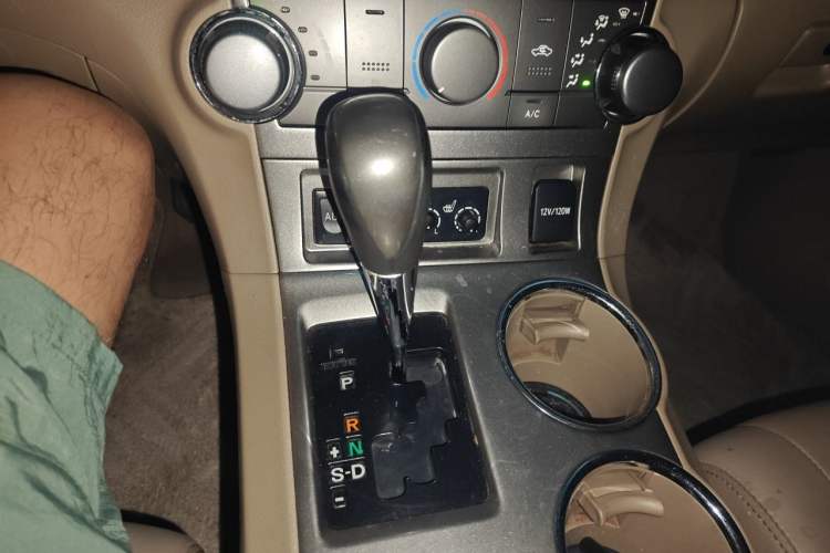 Used Toyota Highlander 2012 2.7L Two-Wheel Drive 5-Seater Sport Edition Gear Lever