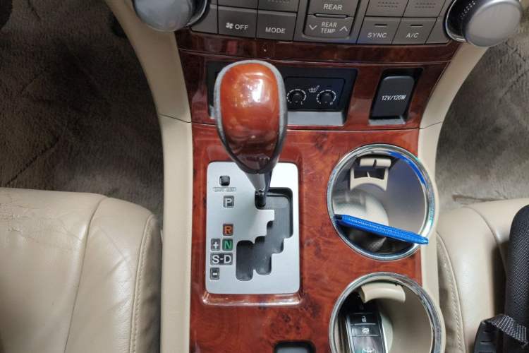 Used Toyota Highlander 2012 3.5L 4x4 7-Seater Ultimate Edition Gear Lever