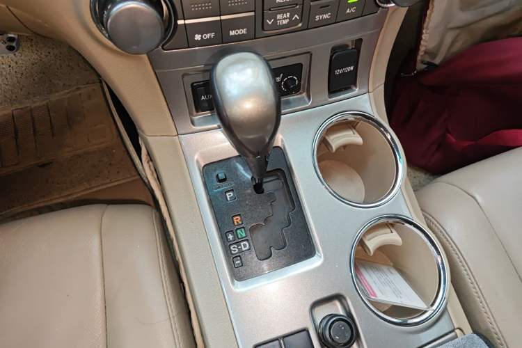 Used Toyota Highlander 2012 2.7L Two-Wheel Drive 7-Seater Luxury Edition Gear Lever