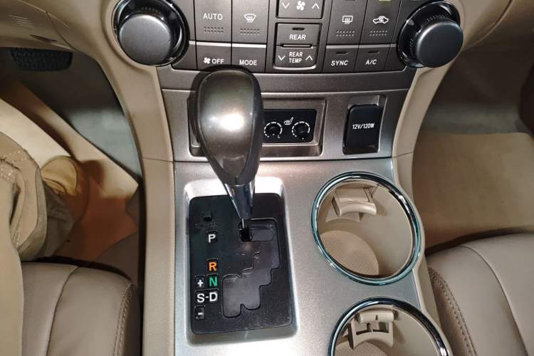 Used Toyota Highlander 2012 2.7L Two-Wheel Drive 7-Seater Luxury Edition Gear Lever