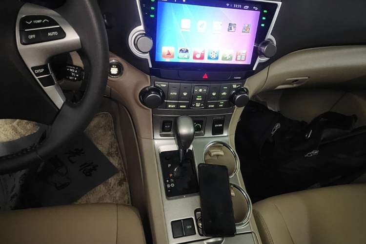 Used Toyota Highlander 2012 2.7L Two-Wheel Drive 7-Seater Luxury Edition Gear Lever