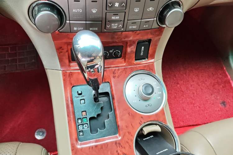 Used Toyota Highlander 2012 2.7L Two-Wheel Drive 7-Seater Luxury Edition Gear Lever