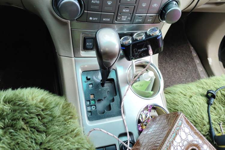 Used Toyota Highlander 2012 2.7L Two-Wheel Drive 7-Seater Luxury Edition Gear Lever