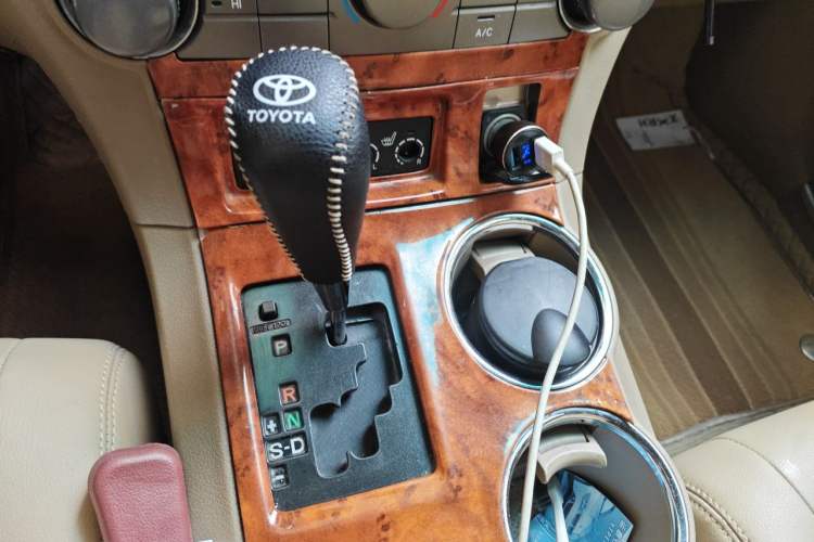 Used Toyota Highlander 2012 2.7L Two-Wheel Drive 5-Seater Sport Edition Gear Lever