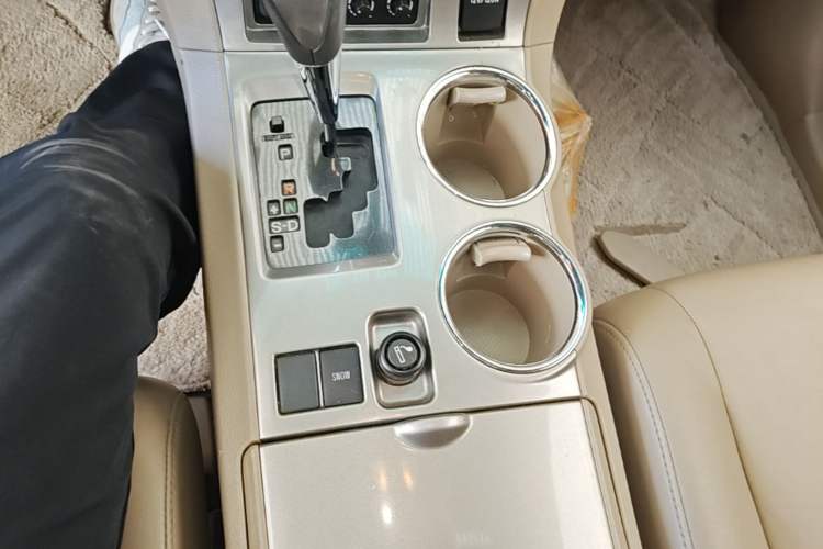 Used Toyota Highlander 2012 2.7L Two-Wheel Drive 7-Seater Luxury Edition Gear Lever
