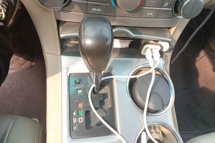 Used Toyota Highlander 2012 2.7L Two-Wheel Drive 7-Seater Elite Edition Gear Lever