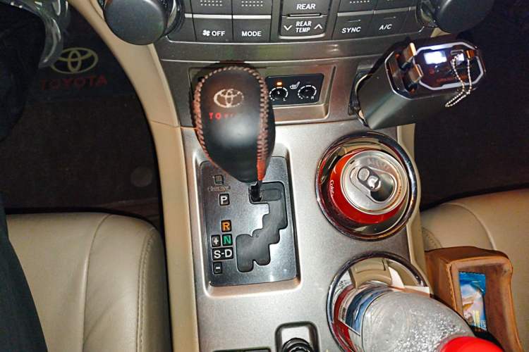 Used Toyota Highlander 2012 2.7L Two-Wheel Drive 7-Seater Luxury Edition Gear Lever
