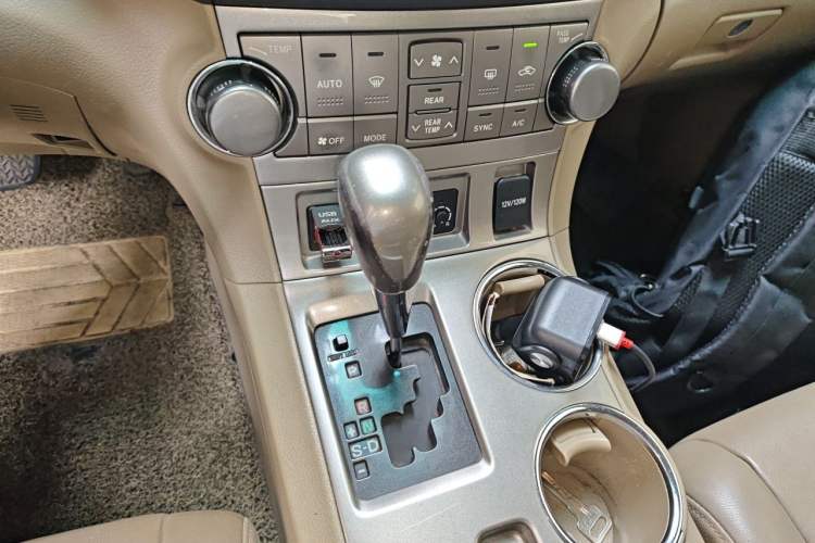 Used Toyota Highlander 2012 2.7L Two-Wheel Drive 7-Seater Luxury Navigation Edition Gear Lever