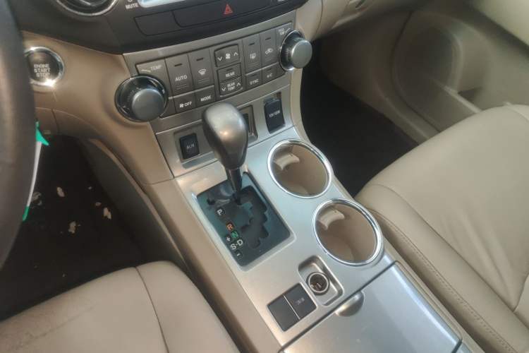 Used Toyota Highlander 2012 2.7L Two-Wheel Drive 7-Seater Luxury Edition Gear Lever