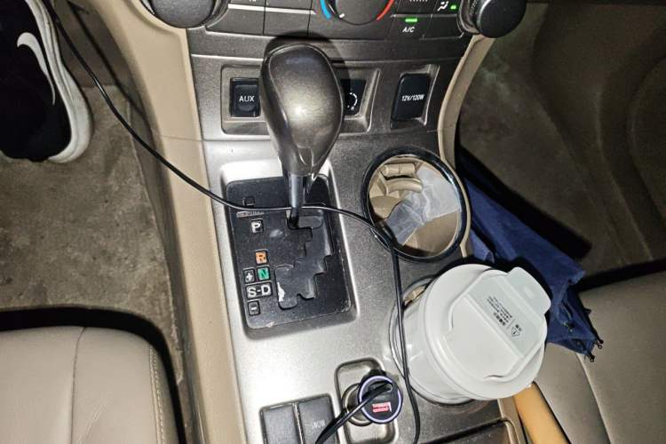 Used Toyota Highlander 2012 2.7L Two-Wheel Drive 5-Seater Sport Edition Gear Lever