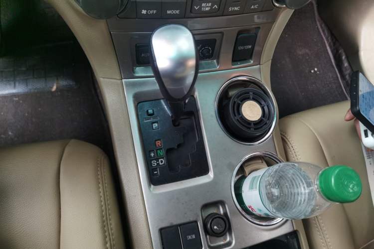 Used Toyota Highlander 2012 2.7L Two-Wheel Drive 7-Seater Luxury Edition Gear Lever