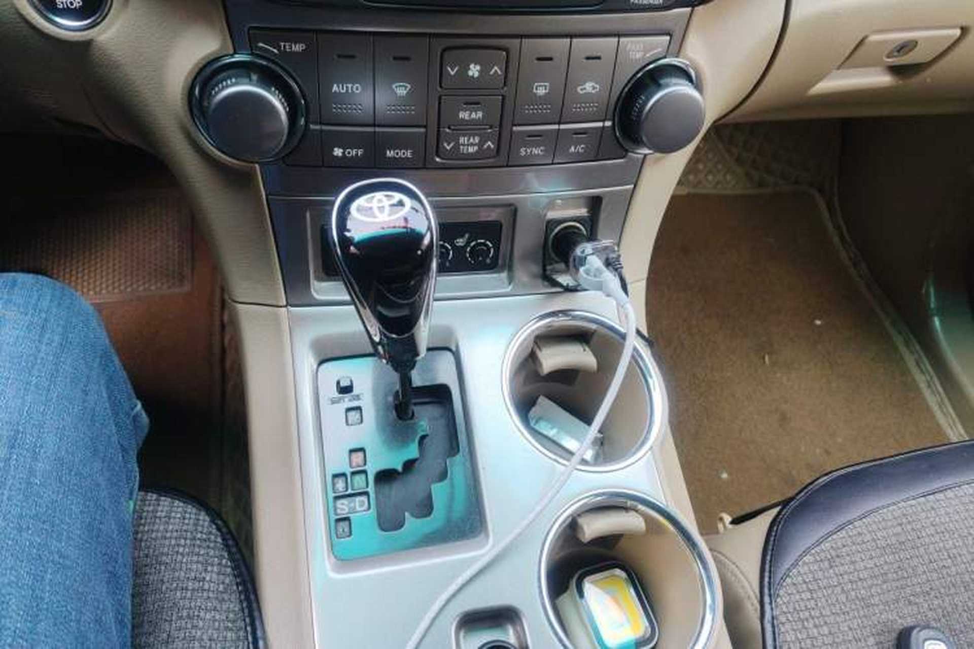 Used Toyota Highlander 2012 2.7L Two-Wheel Drive 7-Seater Luxury Navigation Edition Gear Lever