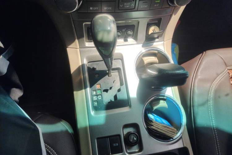 Used Toyota Highlander 2012 2.7L Two-Wheel Drive 7-Seater Luxury Edition Gear Lever