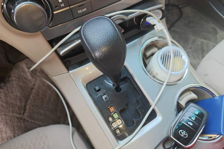 Used Toyota Highlander 2012 2.7L Two-Wheel Drive 7-Seater Elite Edition Gear Lever