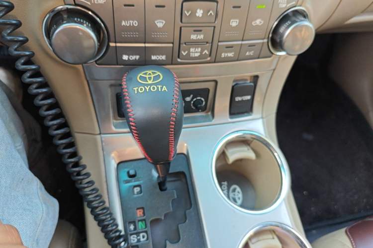 Used Toyota Highlander 2012 2.7L Two-Wheel Drive 7-Seater Luxury Navigation Edition Gear Lever