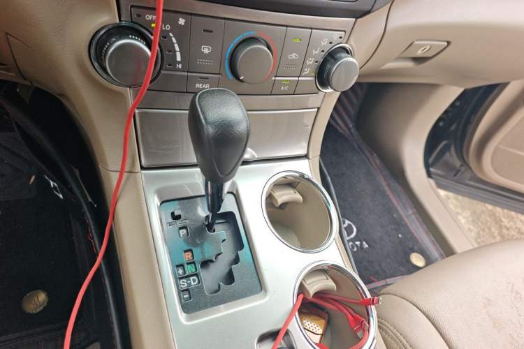 Used Toyota Highlander 2012 2.7L Two-Wheel Drive 7-Seater Elite Edition Gear Lever