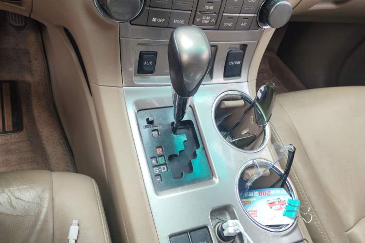 Used Toyota Highlander 2012 2.7L Two-Wheel Drive 7-Seater Luxury Edition Gear Lever