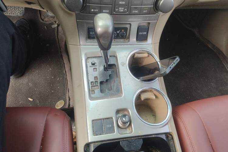 Used Toyota Highlander 2012 2.7L Two-Wheel Drive 7-Seater Luxury Edition Gear Lever