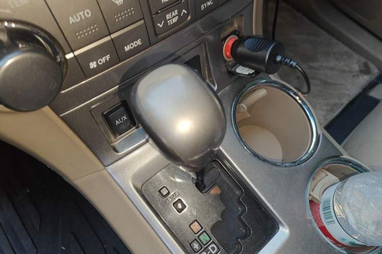 Used Toyota Highlander 2012 2.7L Two-Wheel Drive 7-Seater Luxury Edition Gear Lever