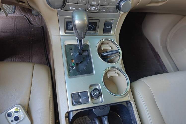 Used Toyota Highlander 2012 2.7L Two-Wheel Drive 7-Seater Luxury Edition Gear Lever