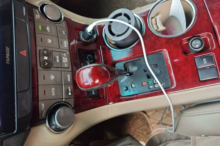 Used Toyota Highlander 2012 2.7L Two-Wheel Drive 7-Seater Luxury Edition Gear Lever