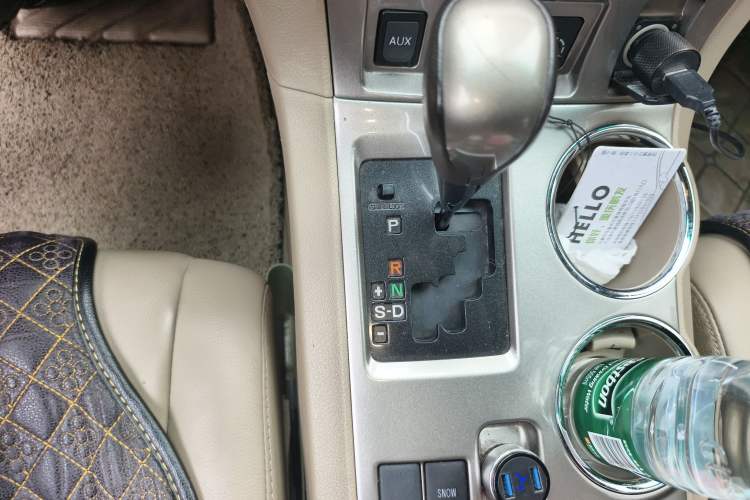 Used Toyota Highlander 2012 2.7L Two-Wheel Drive 7-Seater Luxury Edition Gear Lever