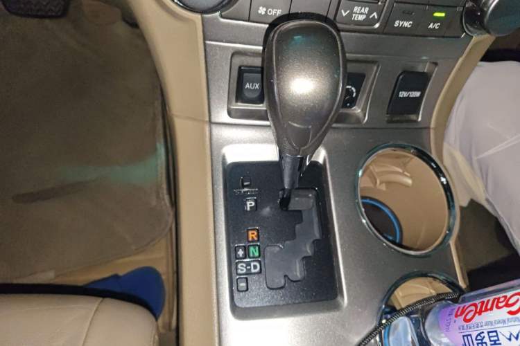 Used Toyota Highlander 2012 2.7L Two-Wheel Drive 7-Seater Luxury Edition Gear Lever