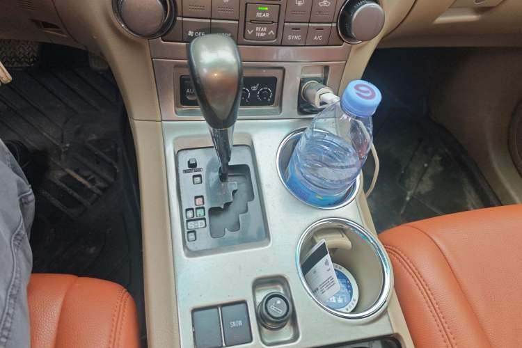 Used Toyota Highlander 2012 2.7L Two-Wheel Drive 7-Seater Luxury Edition Gear Lever