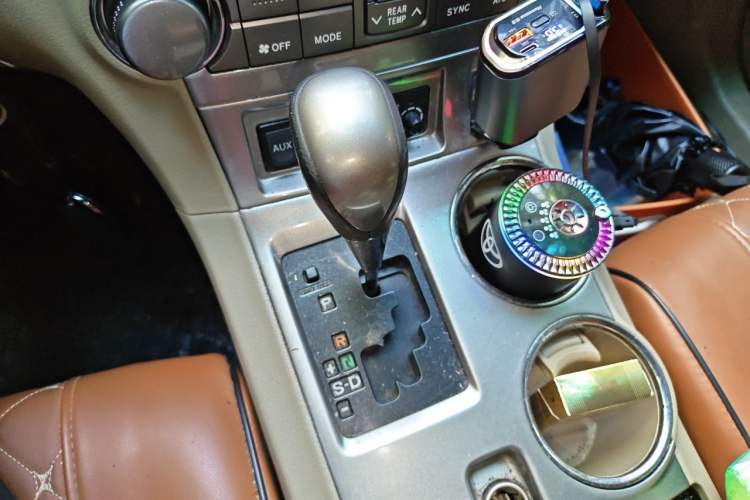 Used Toyota Highlander 2012 2.7L Two-Wheel Drive 7-Seater Luxury Edition Gear Lever