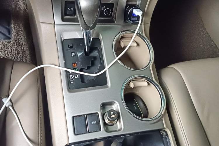 Used Toyota Highlander 2012 2.7L Two-Wheel Drive 7-Seater Luxury Edition Gear Lever