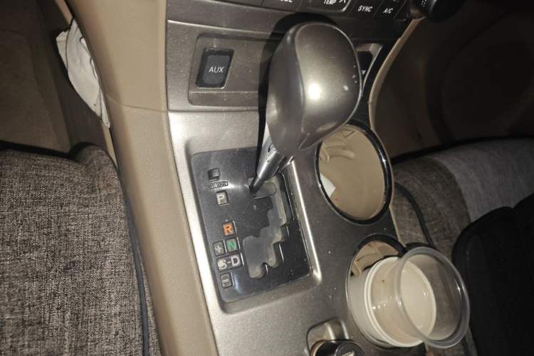 Used Toyota Highlander 2012 2.7L Two-Wheel Drive 7-Seater Luxury Edition Gear Lever