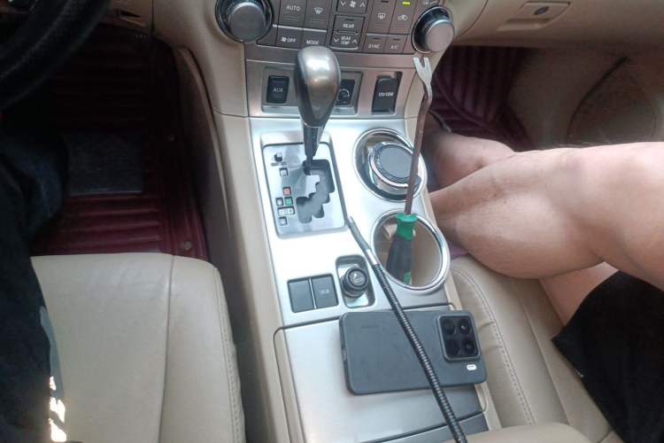 Used Toyota Highlander 2012 2.7L Two-Wheel Drive 7-Seater Luxury Edition Gear Lever