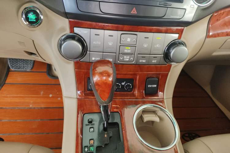 Used Toyota Highlander 2012 2.7L Two-Wheel Drive 7-Seater Luxury Edition Gear Lever