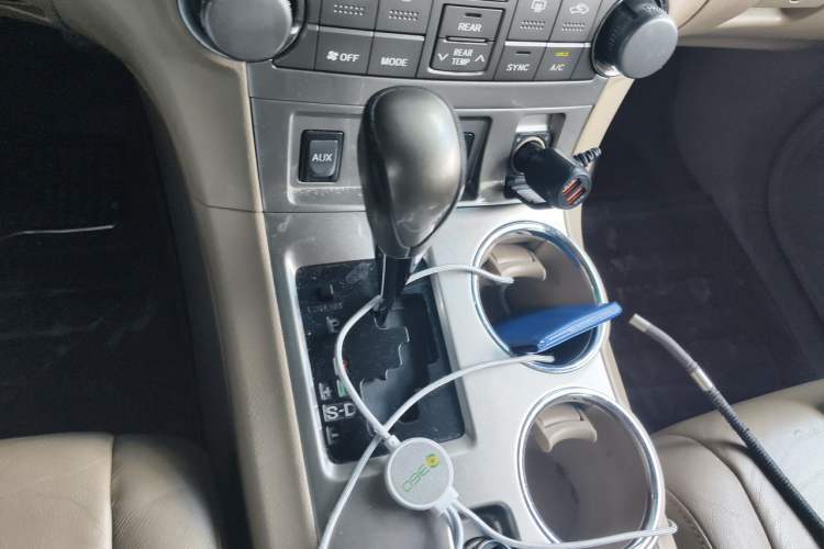 Used Toyota Highlander 2012 2.7L Two-Wheel Drive 7-Seater Luxury Edition Gear Lever