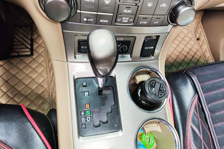 Used Toyota Highlander 2012 2.7L Two-Wheel Drive 7-Seater Luxury Edition Gear Lever