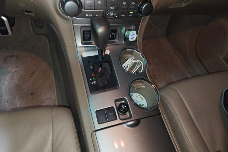 Used Toyota Highlander 2012 2.7L Two-Wheel Drive 7-Seater Luxury Edition Gear Lever