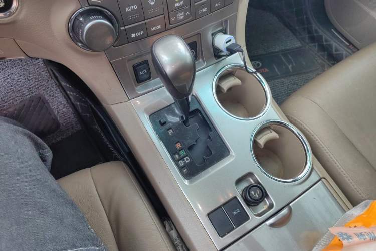 Used Toyota Highlander 2012 2.7L Two-Wheel Drive 7-Seater Luxury Navigation Edition Gear Lever