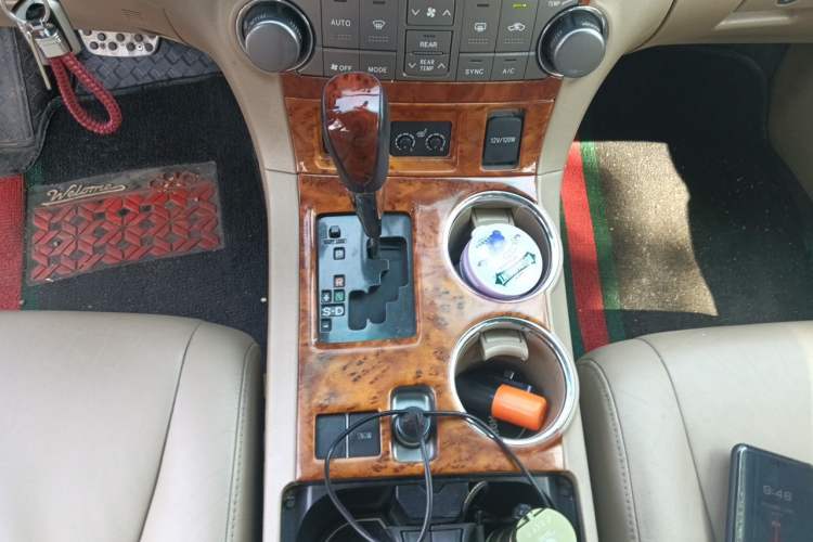Used Toyota Highlander 2012 2.7L Two-Wheel Drive 7-Seater Luxury Edition Gear Lever