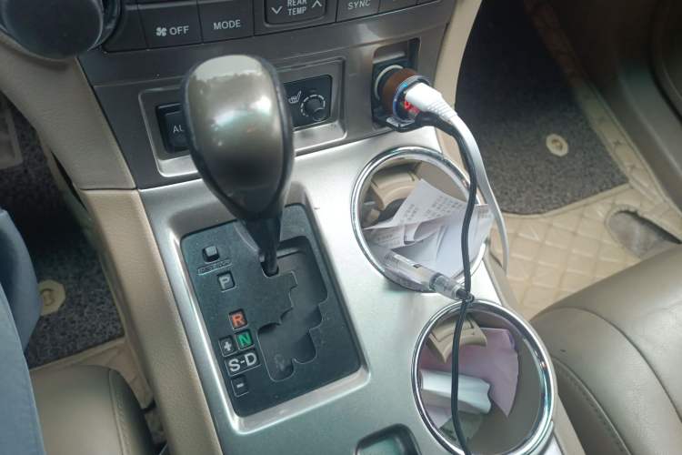 Used Toyota Highlander 2012 2.7L Two-Wheel Drive 7-Seater Luxury Edition Gear Lever