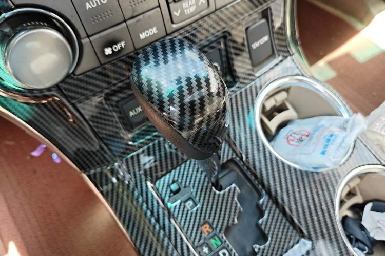Used Toyota Highlander 2012 2.7L Two-Wheel Drive 7-Seater Luxury Edition Gear Lever